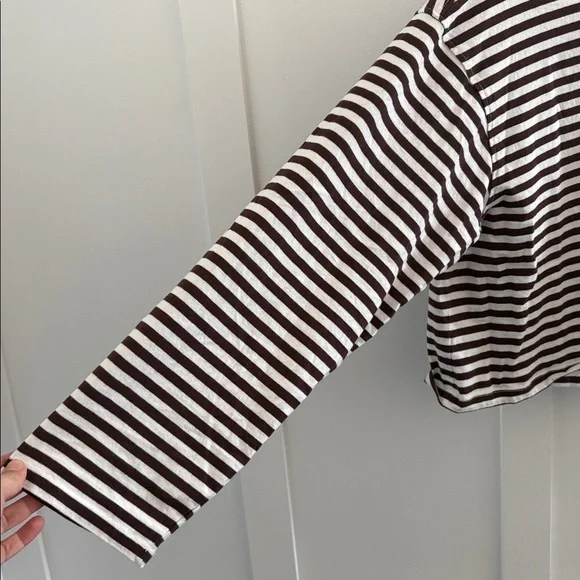 Small Brown and White Garage Fluid Long Sleeve Crewneck - Picture 4 of 5